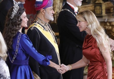 La invitada que ensombreció a Letizia durante la cena de gala con el sultán de Omán: por qué Esther Alcocer ignoró la etiqueta